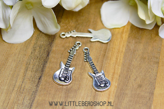Charms Guitar Silver Color, per piece