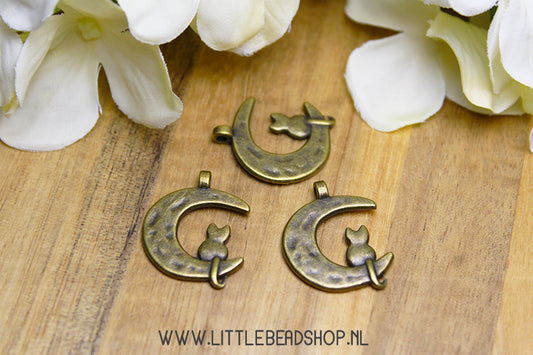 Charms Cat on Moon Antique Bronze Color, per piece