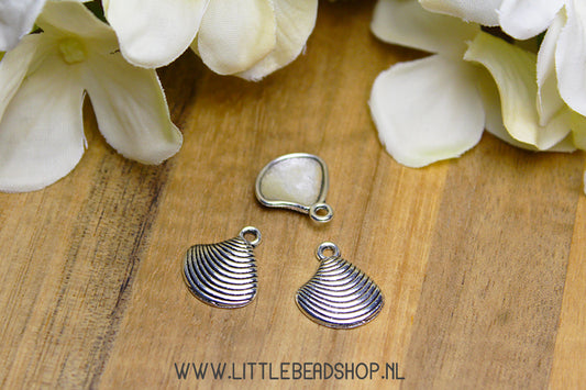 Charms Shell silver color, per piece