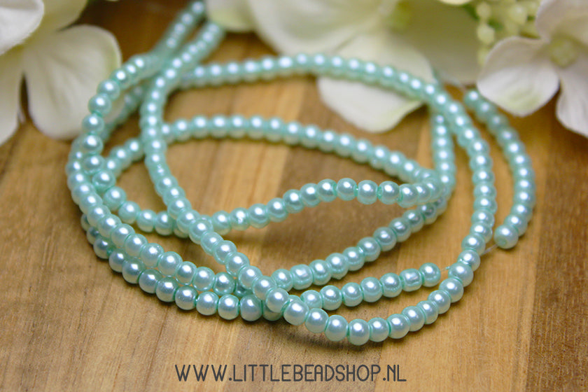 Light blue glass beads 3mm, +/- 180 pieces
