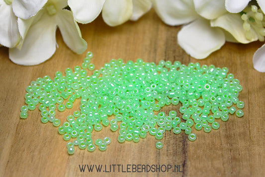 Rocailles Pearl Light Green 2mm, 15 grams