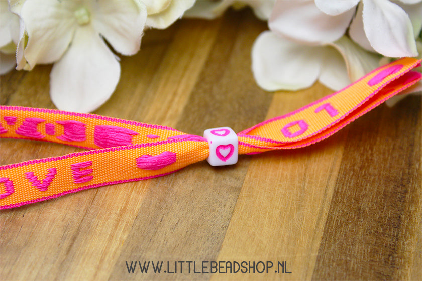 Acryl Kralen Vierkant Hartje Neon & Wit 7mm, +/- 50 stuks