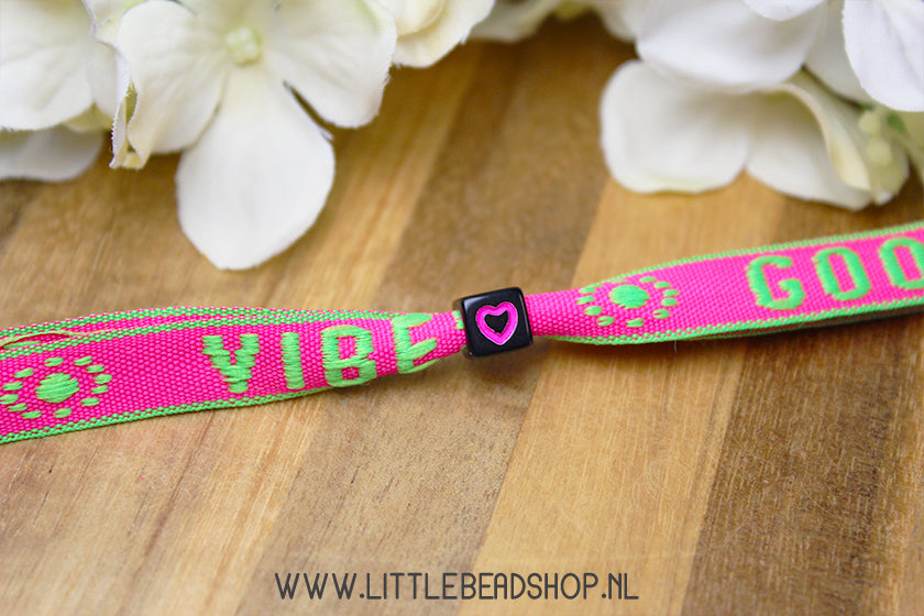 Acryl Kralen Vierkant Hartje Neon & Zwart 7mm, +/- 50 stuks