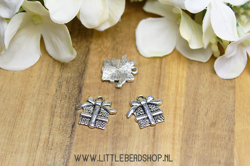 Bedels Cadeautje / Pakje zilverkleur, per stuk