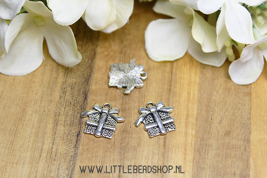 Bedels Cadeautje / Pakje zilverkleur, per stuk