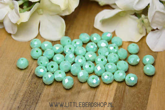 Faceted beads 8mm Mint Green Shine, +/- 60 pieces
