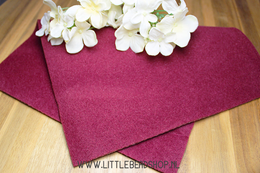 Kralenmat bordeaux rood, per stuk