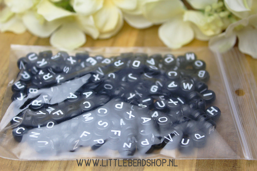 Acrylic Letter Beads Black & White 7mm, 200 pieces