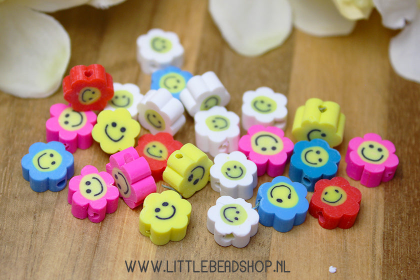 Polymeer Kralen Bloemetje met Smiley, 30 stuks