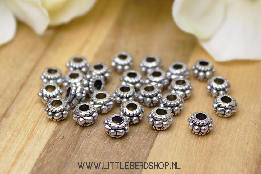 Mini Dot spacer beads silver color, +/- 30 pieces