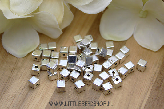 Cube spacer beads silver color, +/- 50 pieces