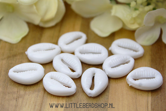 Acrylic beads Cowrie Shell white, +/- 15 pieces