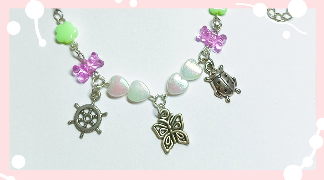 DIY- Gekettelde ketting met frisse pastel kleuren en bedeltjes
