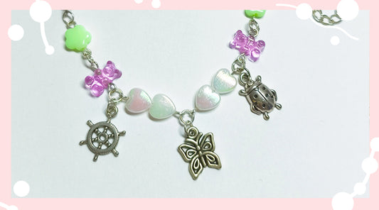 DIY- Gekettelde ketting met frisse pastel kleuren en bedeltjes