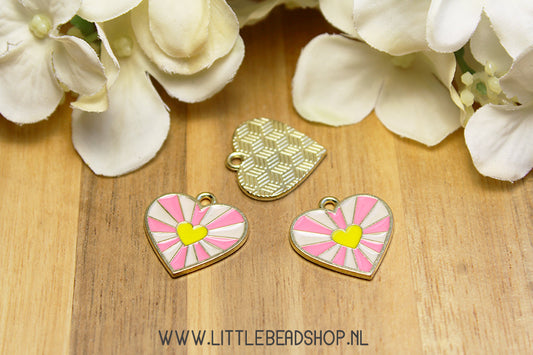 Emaille Bedels Hartje met Strepen Roze/Geel, per stuk