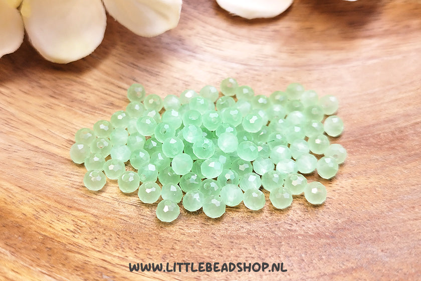 Facetkralen 4mm Milky Light Green rondel, +/- 105 stuks