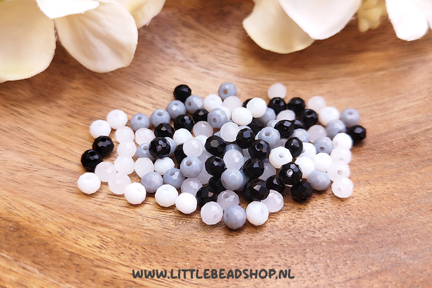 Facetkralen mix 4mm Black & White rondel, +/- 110 stuks