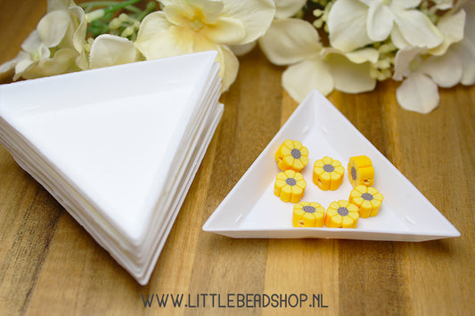 Triangle bead tray white, per piece